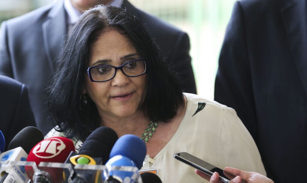 Damares-defende-prisão-de-Robinho-após-acusação-de-estupro-‘me-causou-enjoo-vontade-de-vomitar’