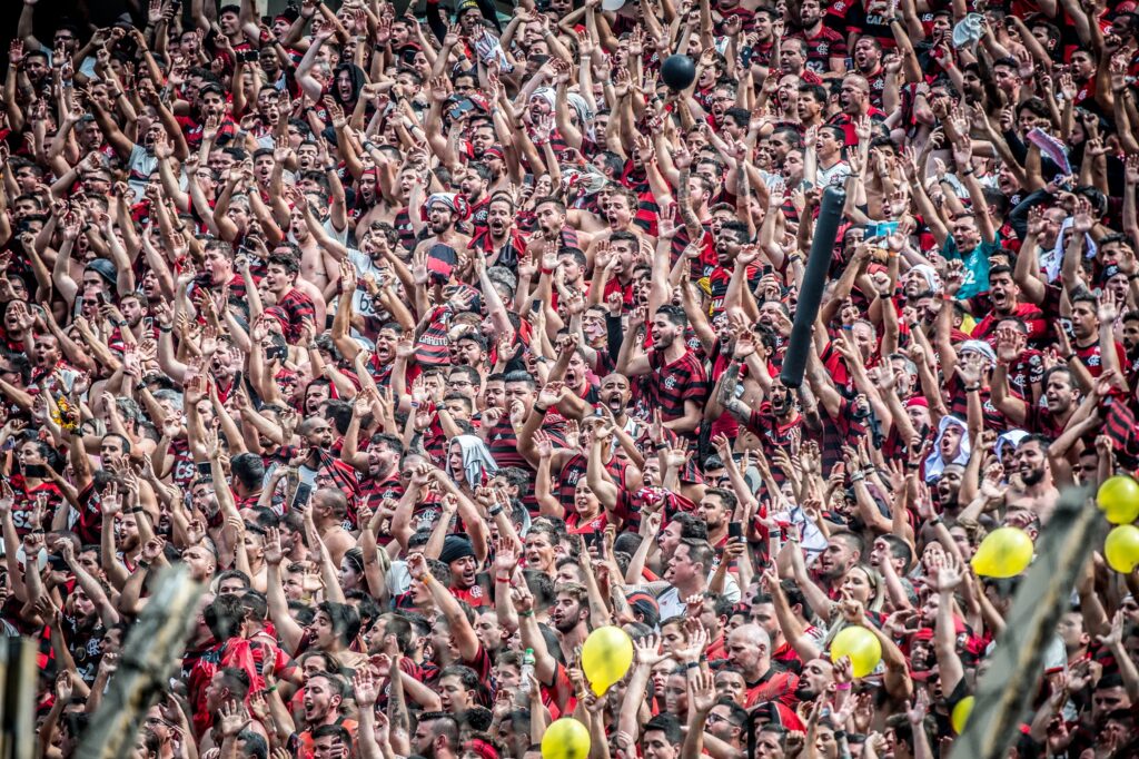 Globo-irá-estender-Jornal-Nacional-e-novela-para-derrotar-Libertadores-no-SBT-diz-site
