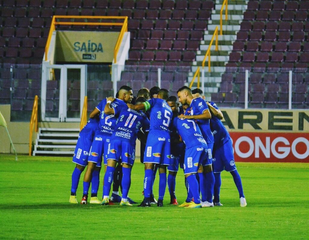 Confiança-sofre-empate-no-fim-e-tropeça-diante-do-Figueirense-pela-Série-B