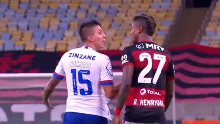 Perícia contratada pelo Bahia aponta que Ramírez não chamou Bruno Henrique de “seu negro”
