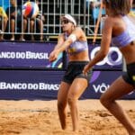 Medalhistas de ouro em Paris 2024, Duda e Ana Patrícia — Foto: Mauricio Val/FV Imagem/CBV