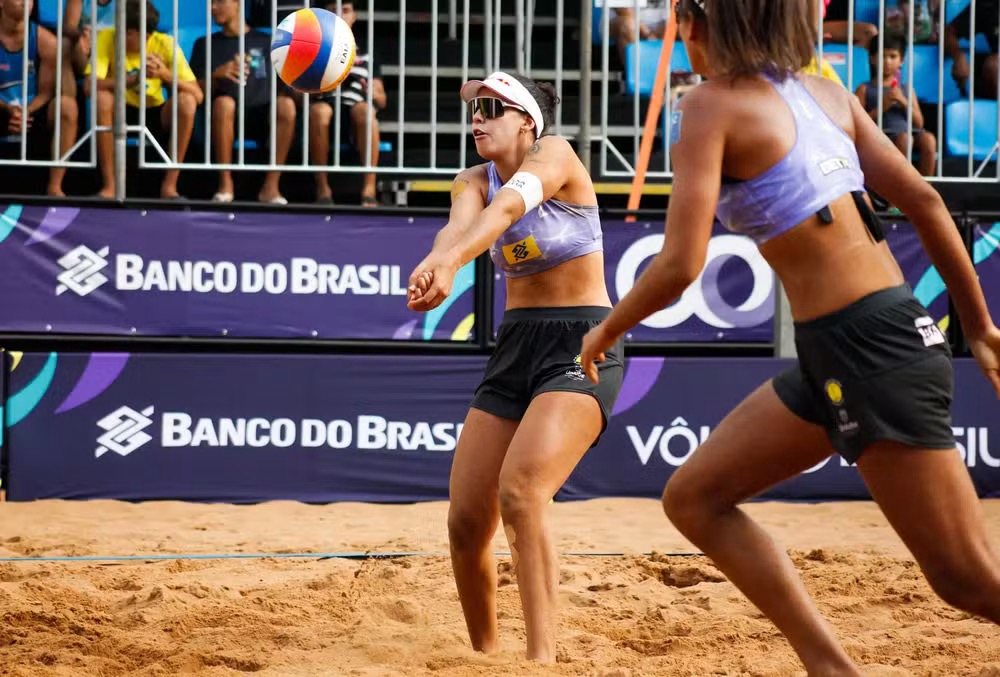 Medalhistas de ouro em Paris 2024, Duda e Ana Patrícia — Foto: Mauricio Val/FV Imagem/CBV