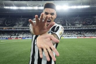 Atacante Igor Jesus do Botafogo é vendido por 130 milhões de reais
