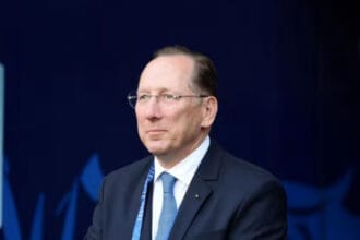 Lyon é rebaixado para a segunda divisão do futebol francês por problemas financeiros