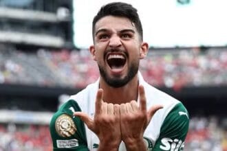 Palmeiras elimina o Botafogo com golaço de Paulinho e avança às quartas do Mundial de Clubes