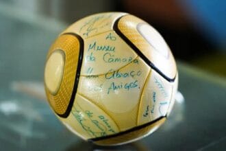 Ministro Moraes vota por condenar acusado de furtar bola autografada por Neymar