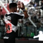 Vasco negocia saída antecipada de Dimitri Payet antes do fim do contrato