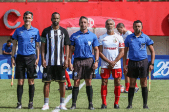 Aos 59 anos, Romário marca dois gols e garante vitória do America sobre Botafogo em duelo de masters