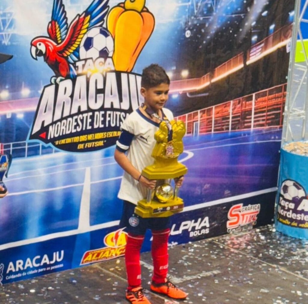 Capitão do Sub-9 do Bahia, Alexandre conquista Taça Aracaju de Futsal e assina com Adidas