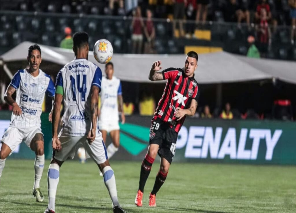 Copa Nordeste: Dragão derruba Vitória no Barradão