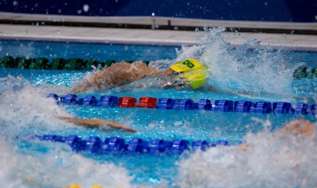 Brasil fica em 4º lugar na final do revezamento 4×200 m livre na Universíade