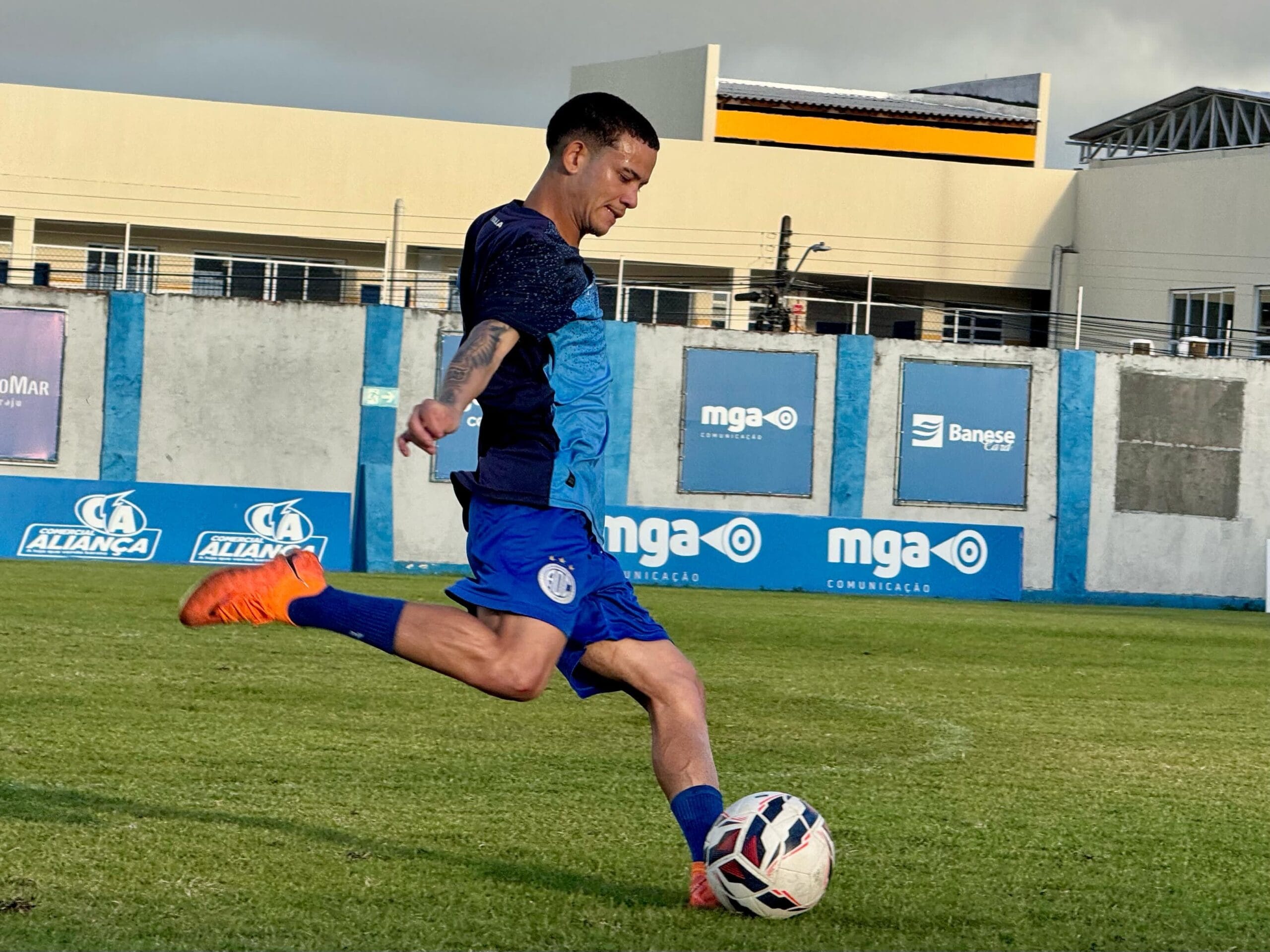 Elenco do Confiança se reapresenta visando duelo contra o São Bernardo