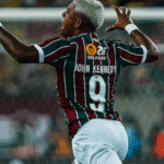 Herói da Libertadores: Fluminense anuncia o retorno do atacante John Kennedy