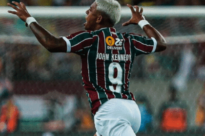 Herói da Libertadores: Fluminense anuncia o retorno do atacante John Kennedy