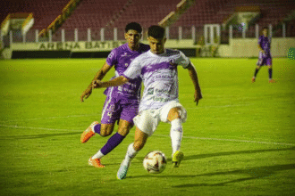 Falcon Vence o Lagarto com Gol de Falta e Segue Imbatível no Torneio