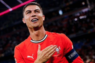 Ex-jogador revela que Cristiano Ronaldo deu celulares para todos os funcionários no Real
