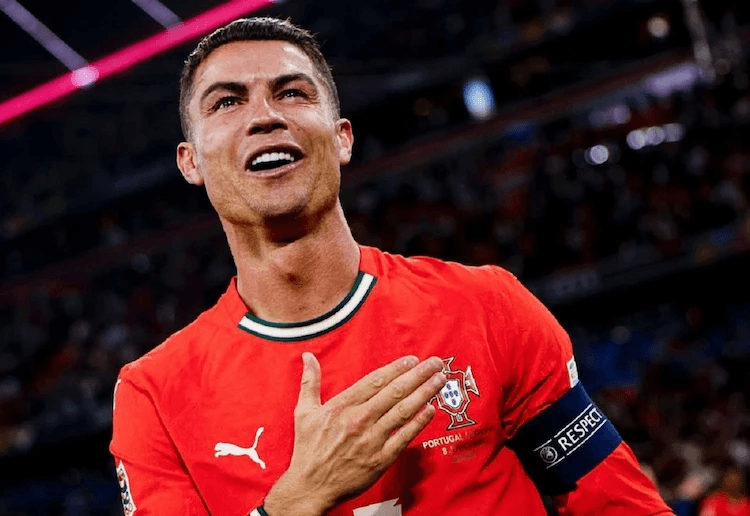 Ex-jogador revela que Cristiano Ronaldo deu celulares para todos os funcionários no Real
