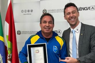 Deputado catarinense homenageia Antonio Hora com Moção de Aplauso