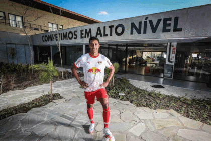 RB Bragantino Contrata Lateral-Esquerdo Vanderlan do Palmeiras