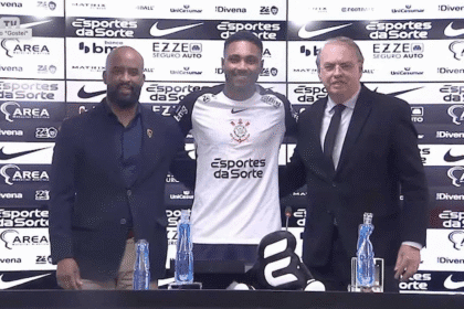 Vitinho é apresentado no Corinthians e promete atitudes em campo