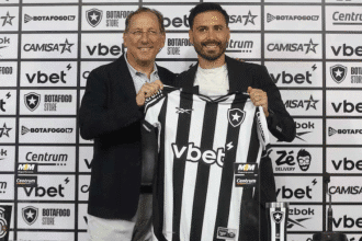 Textor mantém confiança em Davide Ancelotti após eliminação do Botafogo