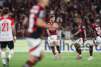 Com direito a gol relâmpago, Flamengo derrota Estudiantes no Maracanã