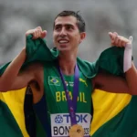 Caio Bonfim é campeão mundial dos 20 km da marcha atlética em Tóquio