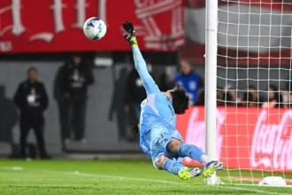 Rossi brilha nos pênaltis e garante classificação do Flamengo