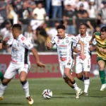 Mateusinho cumpre suspensão e desfalca Cuiabá diante da Chapecoense na Série B
