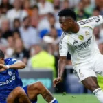 Xabi Alonso enaltece liderança de Vinícius Júnior e diz que banco não deve ser motivo de ofensa