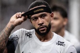 Dorival descarta retorno de Memphis Depay e André Ramalho contra o Internacional