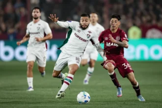 Gol aos 44 do 2º tempo derruba Fluminense na Argentina e amplia vantagem do Lanús na Sul-Americana