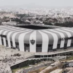 Atlético-MG afasta por um ano torcedor que entrou em campo para tirar selfie com Neymar