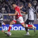 Paulo Turra planeja repetir escalação do Vila Nova diante do Athletico-PR