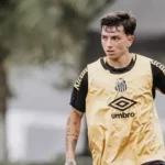 Com espaço reduzido no Santos, Barreal tem permanência incerta para 2025