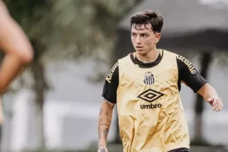 Com espaço reduzido no Santos, Barreal tem permanência incerta para 2025