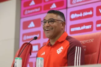 Internacional confirma Roger Machado e destaca salários em dia antes do Gre-Nal