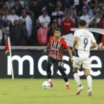 Flamengo derrota Estudiantes e São Paulo perde para LDU na abertura das quartas da Libertadores