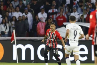 Flamengo derrota Estudiantes e São Paulo perde para LDU na abertura das quartas da Libertadores
