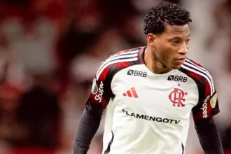Conmebol revoga expulsão e libera Gonzalo Plata para decisão contra o Estudiantes