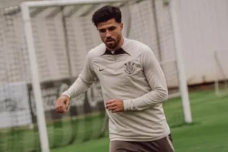 Corinthians completa um mês com Héctor Hernández treinando em separado e sem destino definido