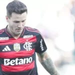 Dores no pé esquerdo colocam Saúl Ñíguez como dúvida no Flamengo para o clássico contra o Vasco