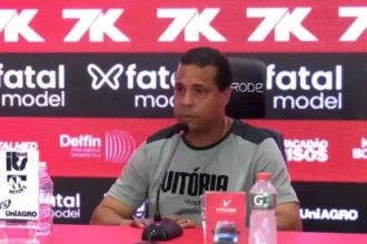 Rodrigo Chagas diz que expulsão de Dudu era “imprevisível” e Vitória mantém-se no Z-4