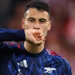 Gol de Gabriel Magalhães nos acréscimos garante virada do Arsenal sobre o Newcastle e aproxima equipe do Liverpool