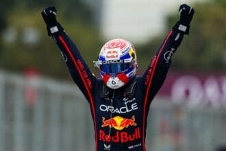 Verstappen domina GP do Azerbaijão; batida de Piastri abala liderança do campeonato