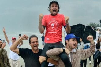 Navarro vira no minuto final e conquista etapa catarinense do Circuito Banco do Brasil de Surfe