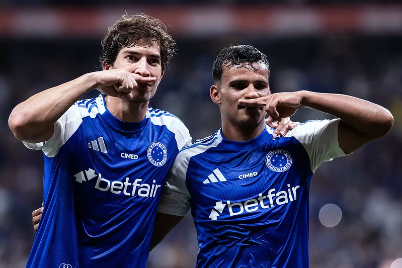 Cruzeiro vira sobre Red Bull Bragantino no Mineirão e reassume vice-liderança do Brasileirão