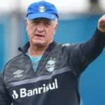 Súmula do Gre-Nal relata insultos de Felipão ao árbitro após vitória do Grêmio