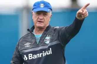 Súmula do Gre-Nal relata insultos de Felipão ao árbitro após vitória do Grêmio