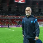 Comissão técnica do Grêmio tem baixas, e Thiago Kosloski dirige equipe contra o Botafogo